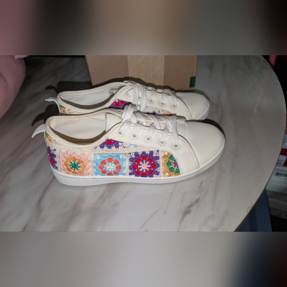 Colorful Embroidered Crochett Women's Sneakers